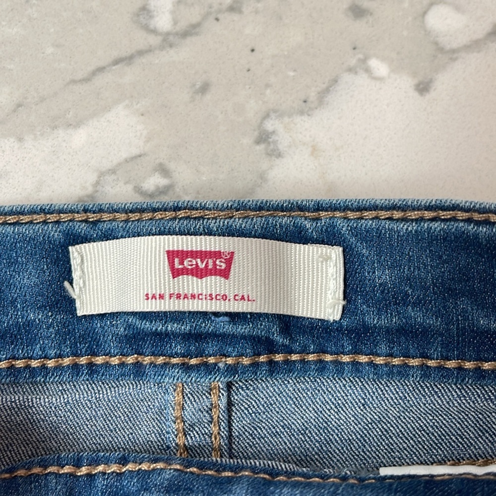 LEVI’S Shorts - Picture 3 of 4